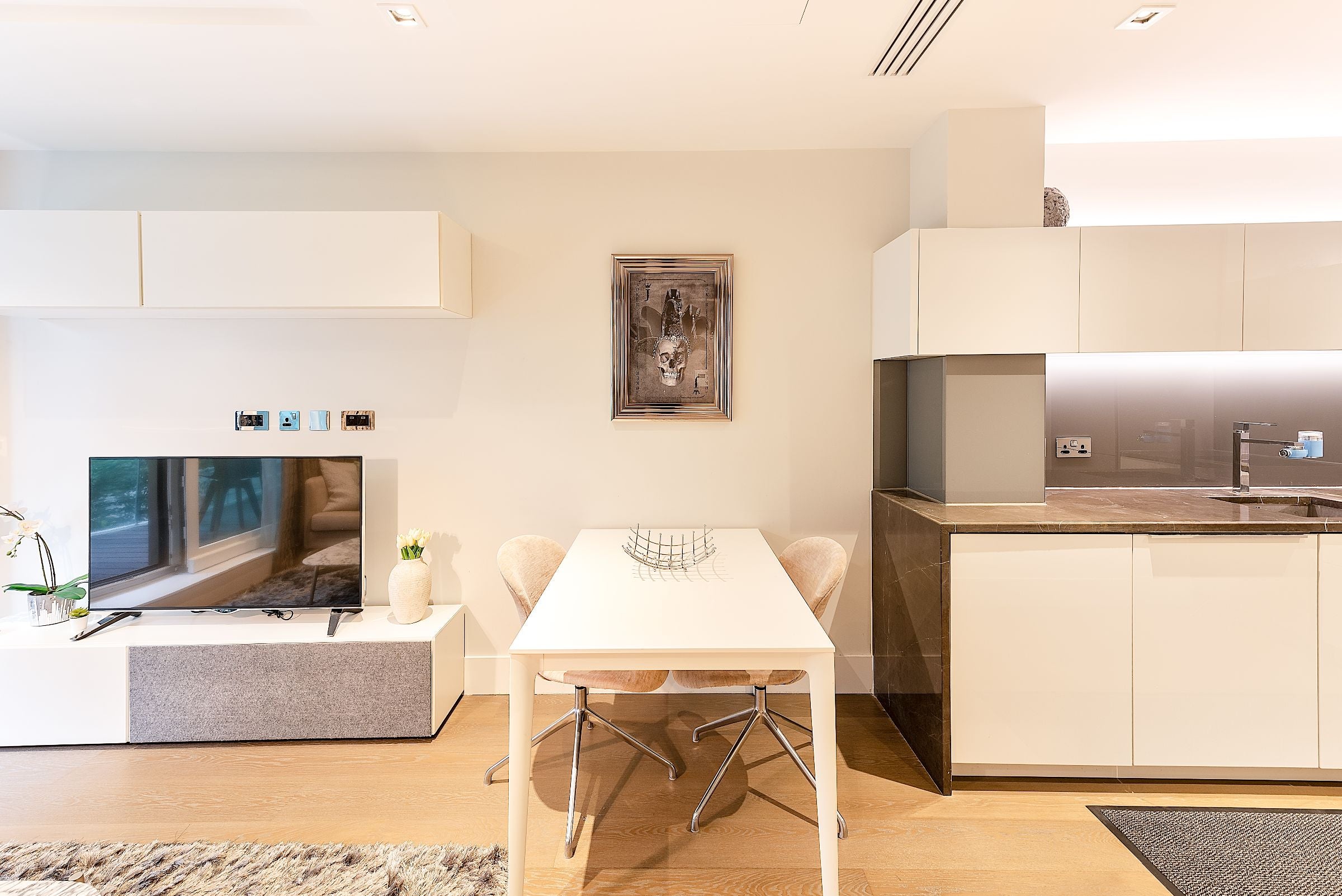 Flat Radnor Terrace in Greater London