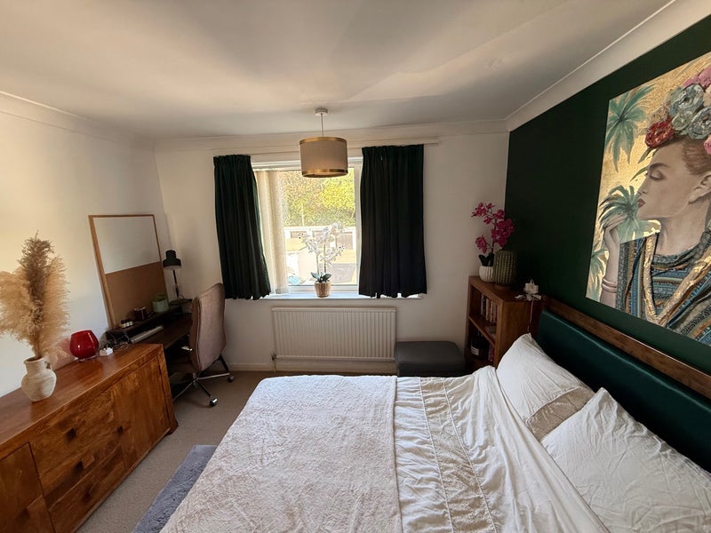 Room The Avenue in Poole
