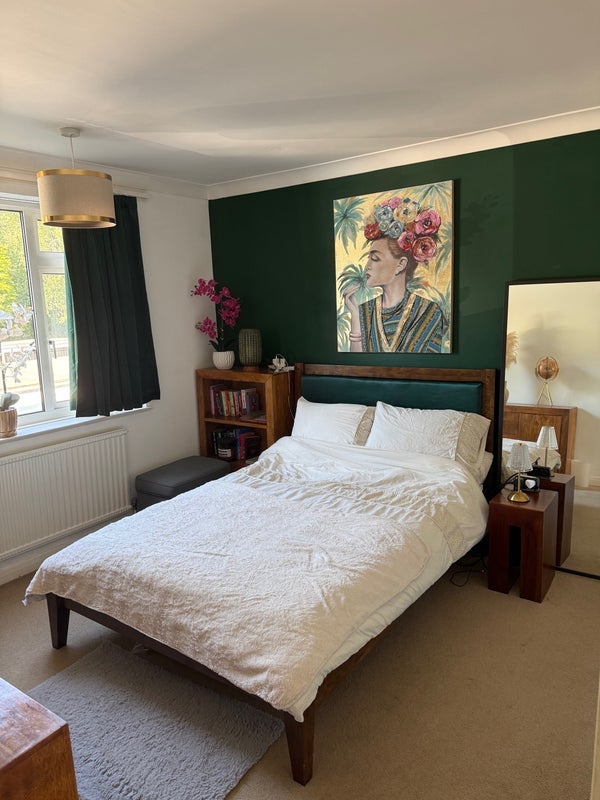 Room The Avenue in Poole