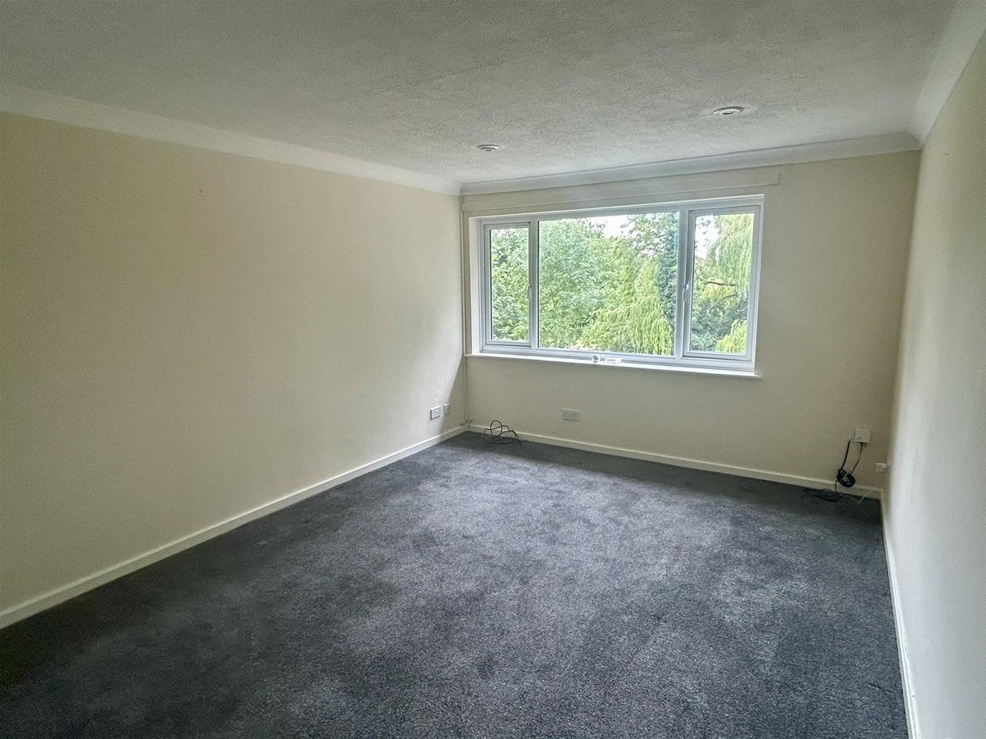 Flat Lawnsdale Close in Coleshill