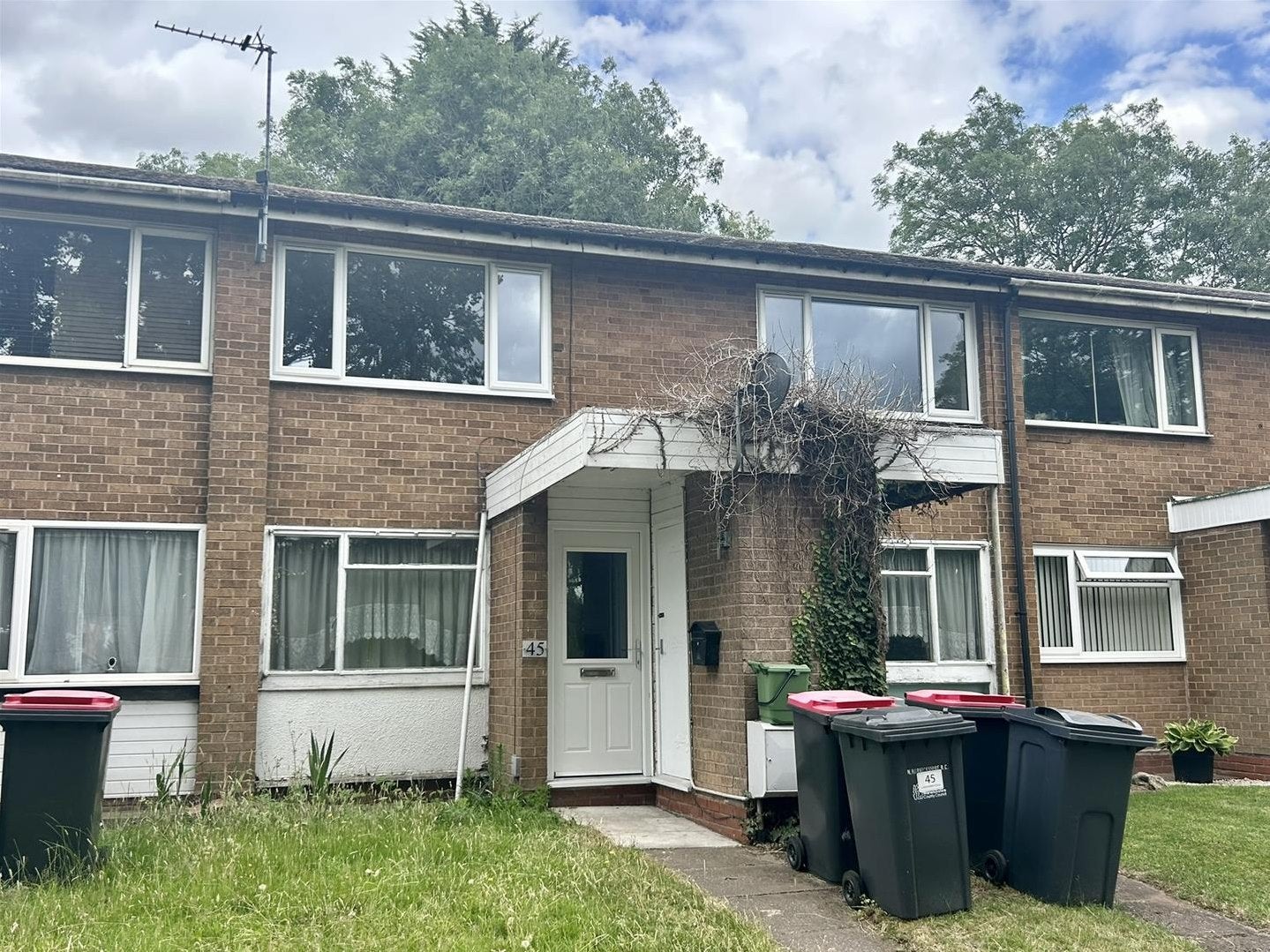 Flat Lawnsdale Close in Coleshill