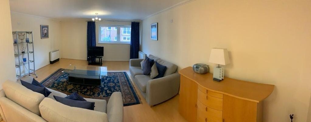 Flat Chandlery Way in Cardiff