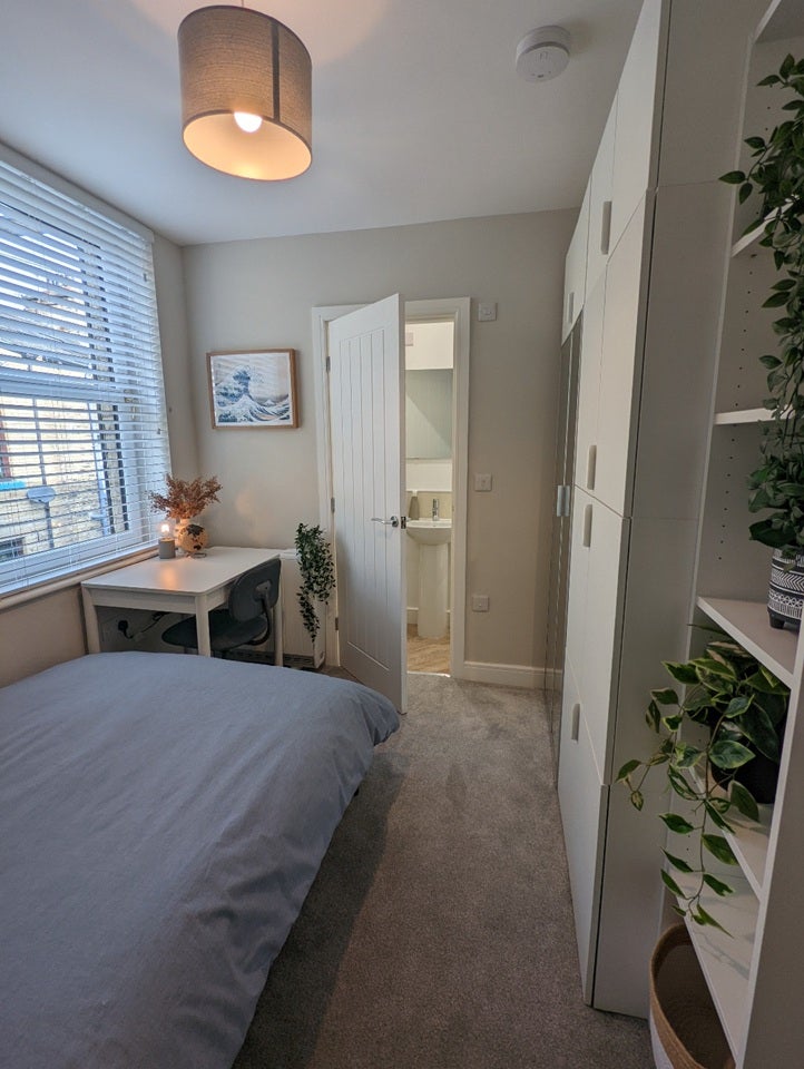Room Eton Street in Calderdale
