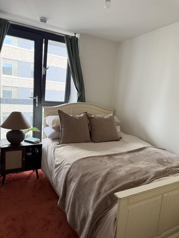 Room Hallsville Road in Greater London
