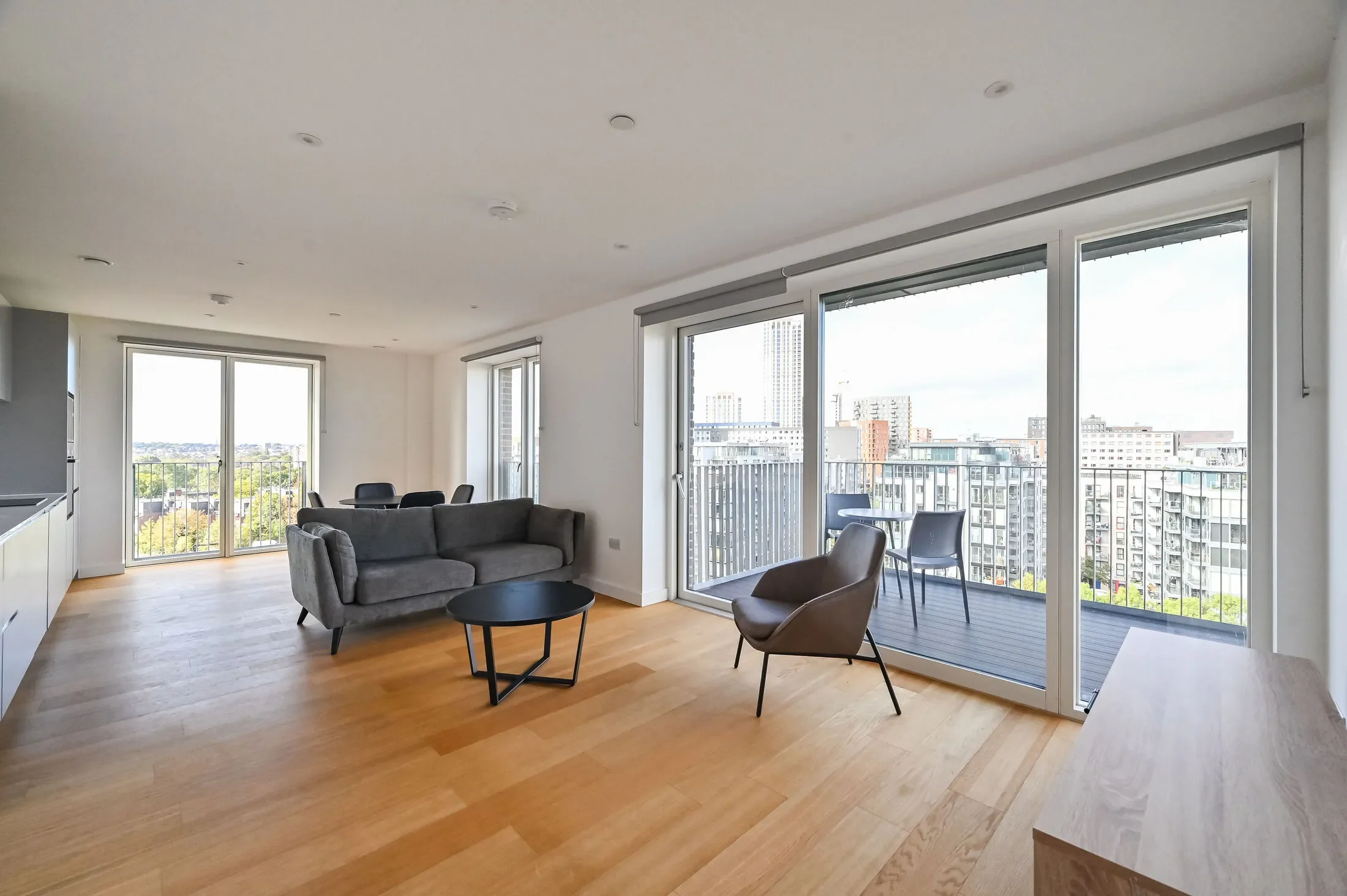 Flat Hale Wharf in Greater London