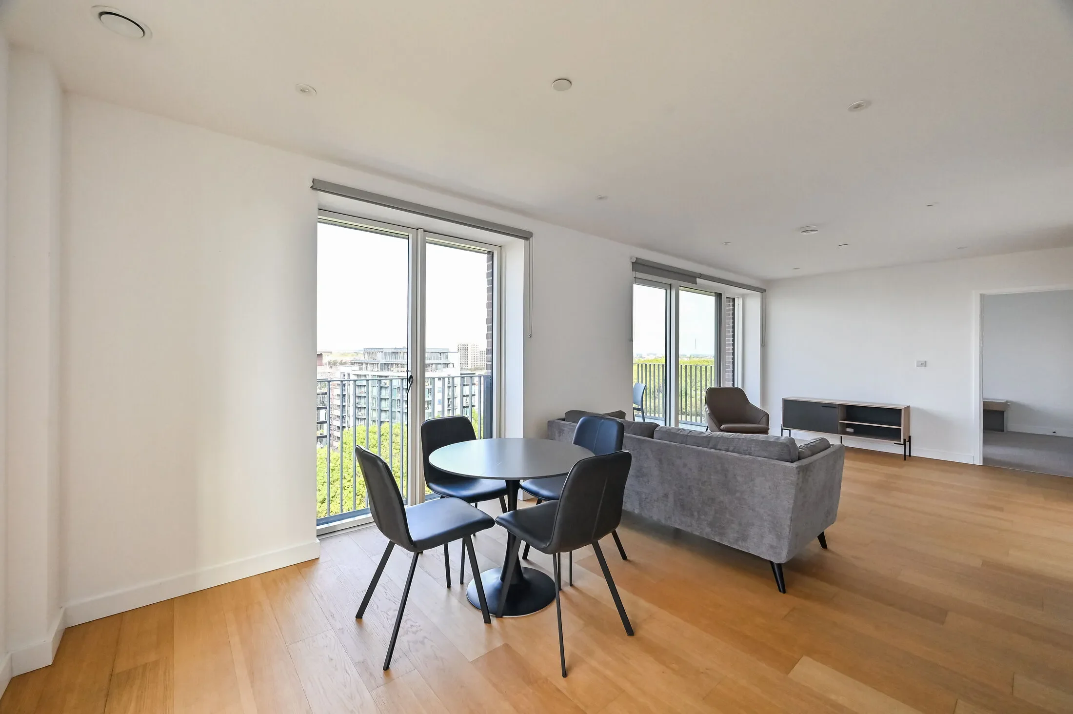 Flat Hale Wharf in Greater London