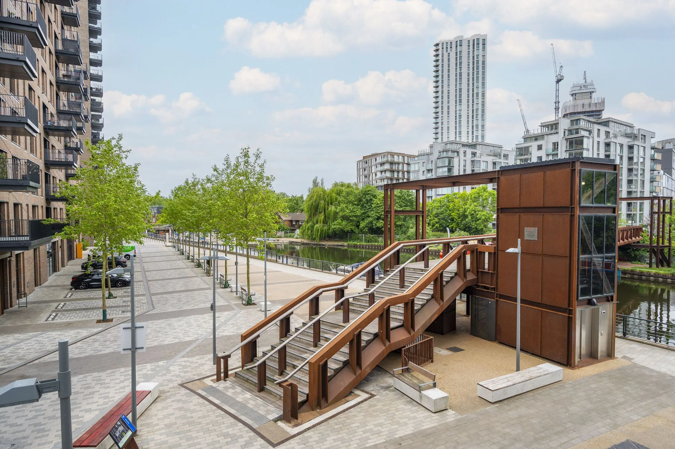 Flat Hale Wharf in Greater London