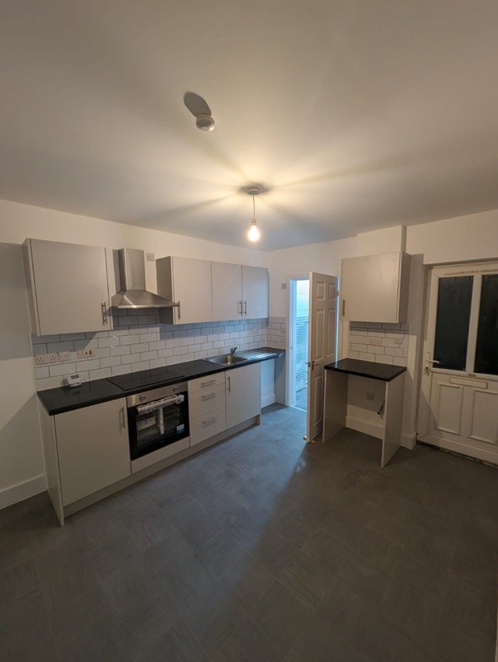 House Sandringham Place in Ashfield