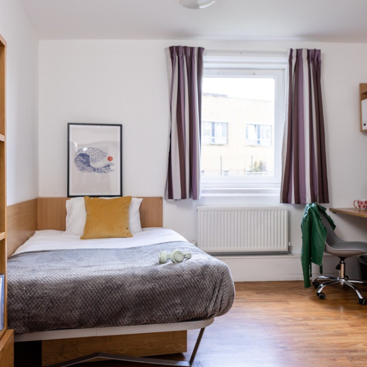 Room Holdenhurst Road in Bournemouth