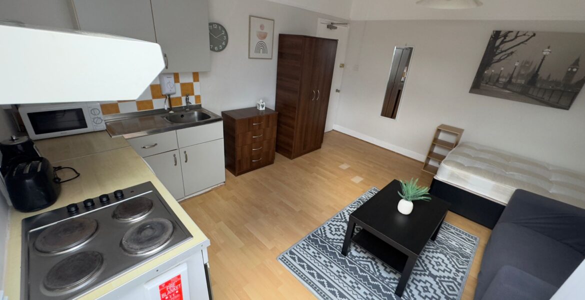 Flat Headingley Lane in Leeds