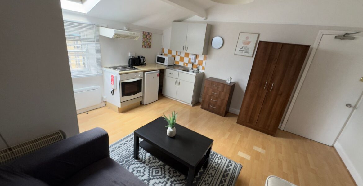 Flat Headingley Lane in Leeds