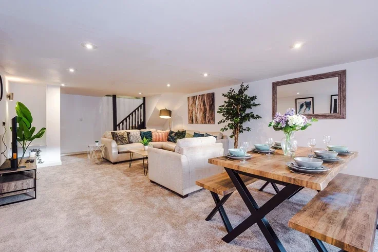 House Cosford Close in Royal Leamington Spa