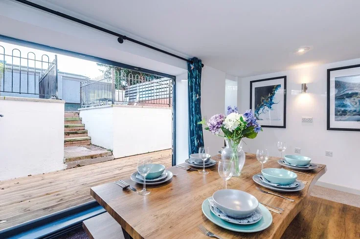 House Cosford Close in Royal Leamington Spa
