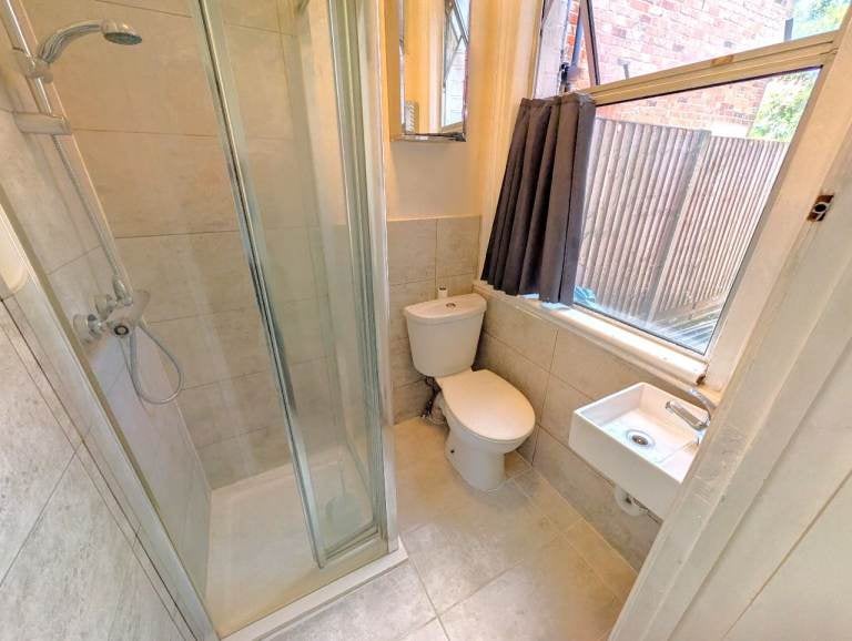 Flat Denzil Road in Greater London