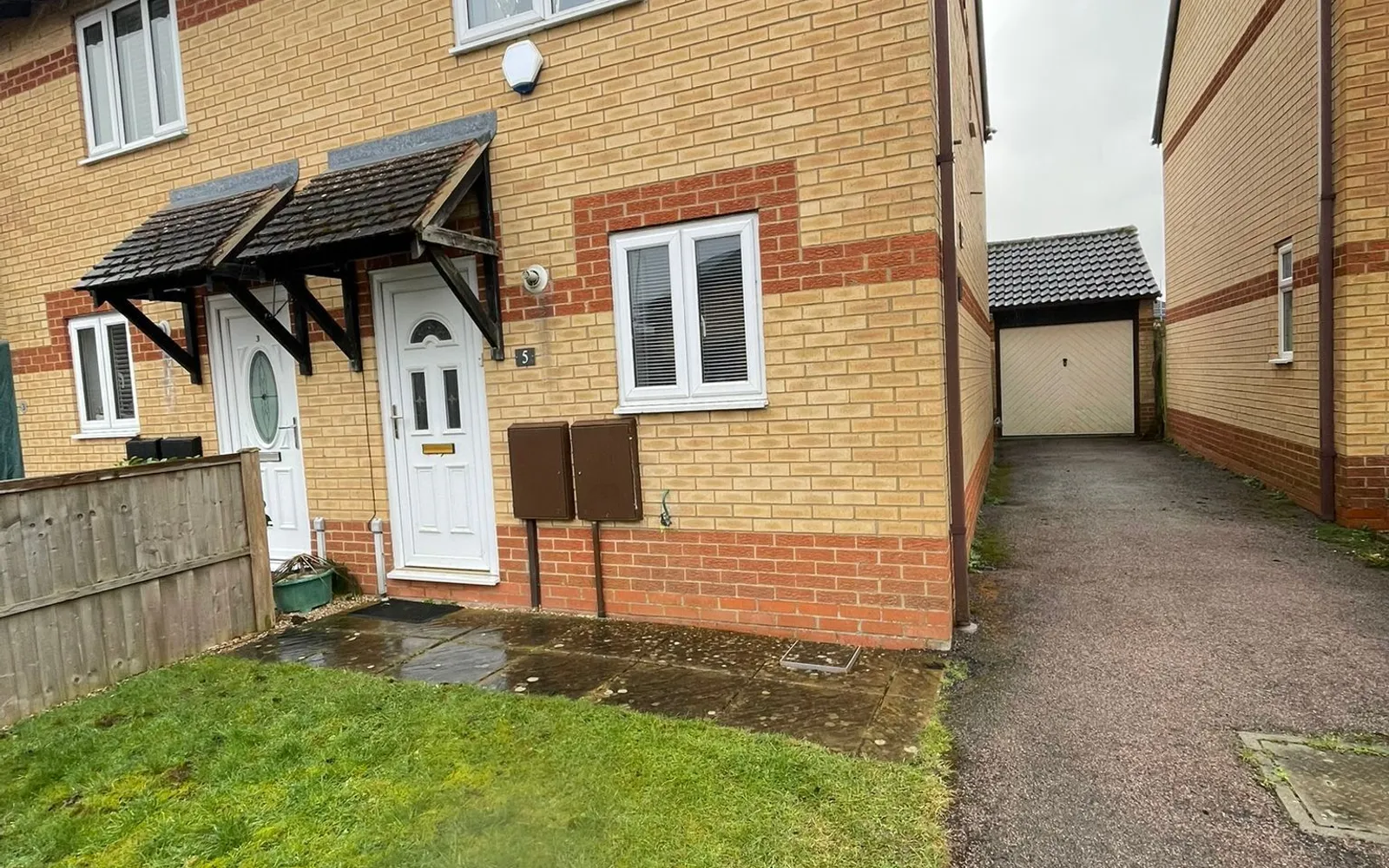 House Heron Close in Hinton