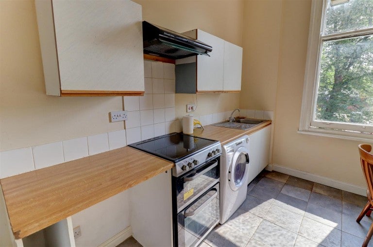 Flat Ashleigh Road in Leicester