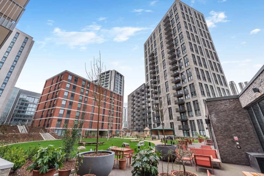 Flat Wellers Way in Greater London