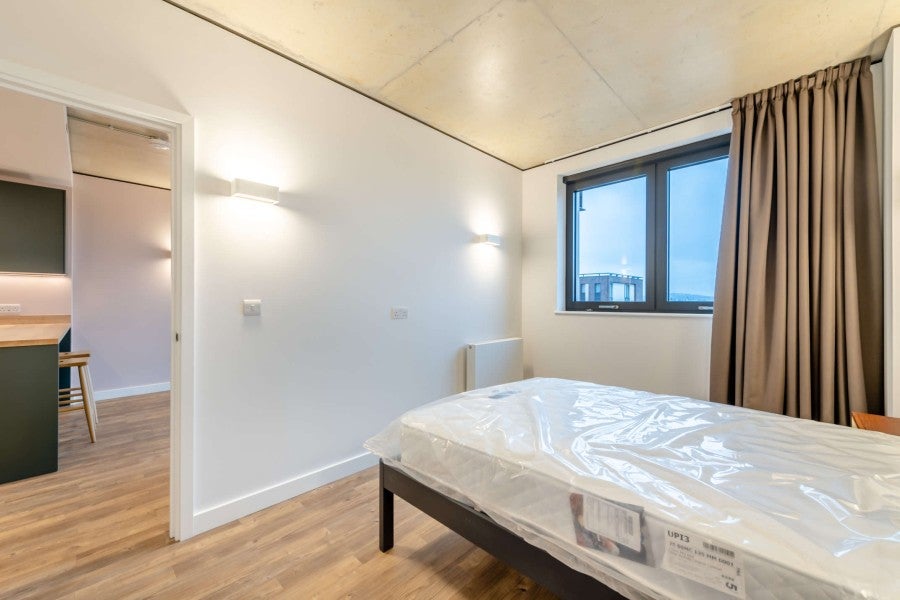 Flat Wellers Way in Greater London