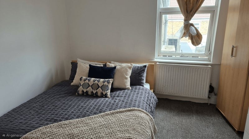Room Hawthorn Road in Greater London