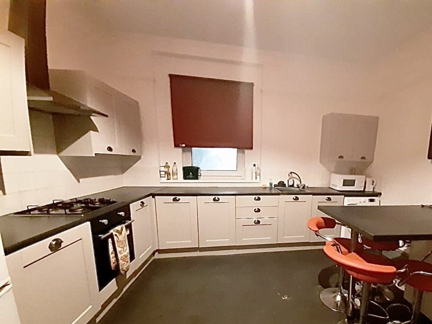 Flat Eaton Crescent in Swansea