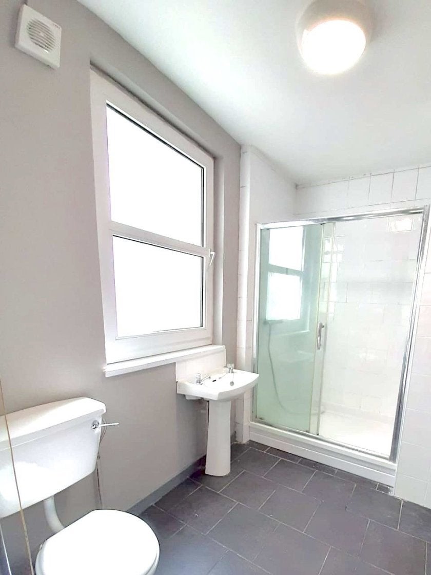 Flat Eaton Crescent in Swansea