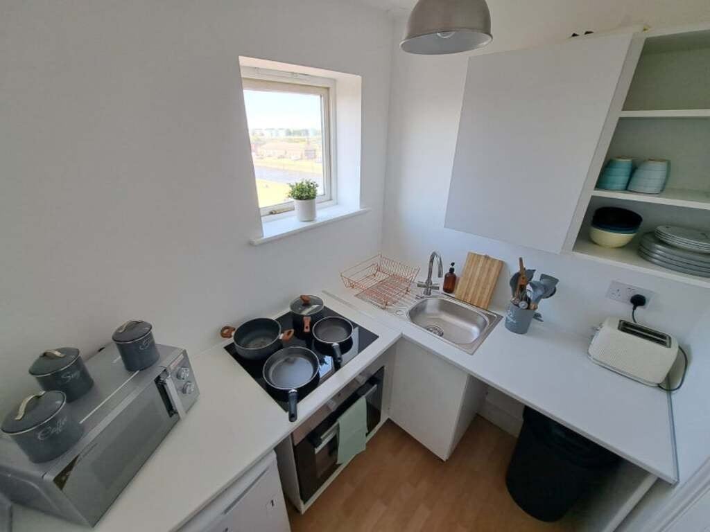 Flat Hull Place in Greater London