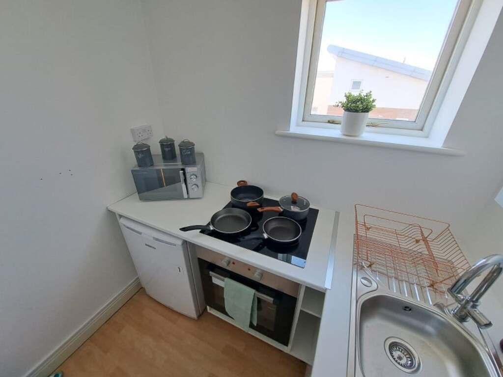 Flat Hull Place in Greater London