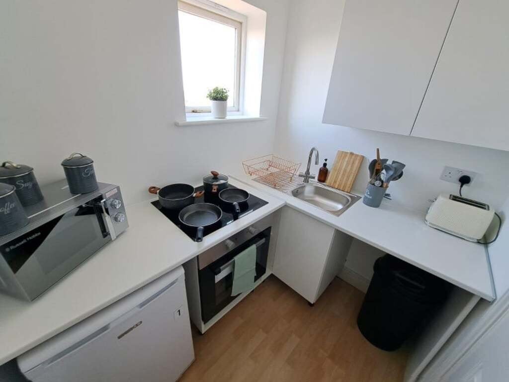 Flat Hull Place in Greater London