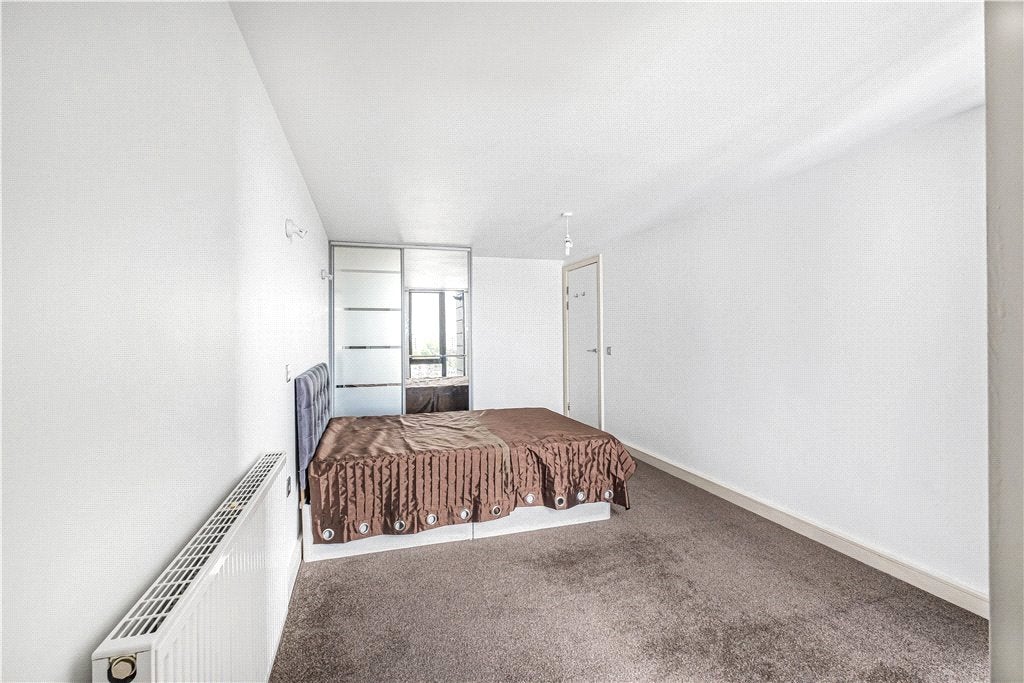 Flat Mason's Avenue in Greater London