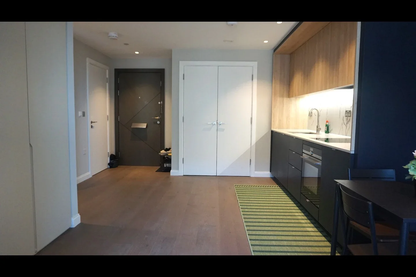 Flat Kennington Lane in Greater London