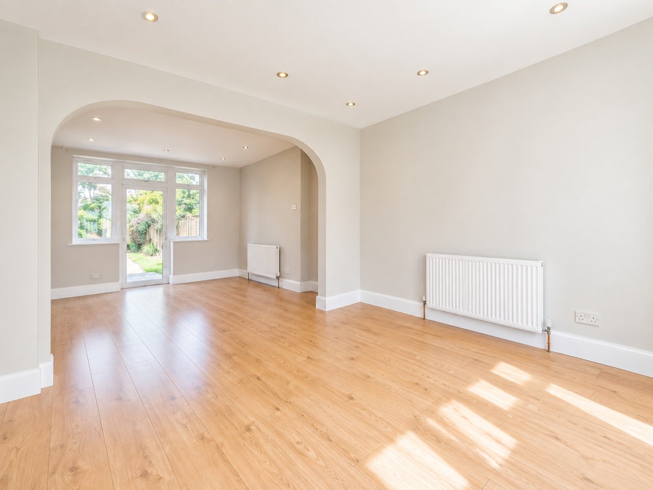 House Eastcote Avenue in Greater London