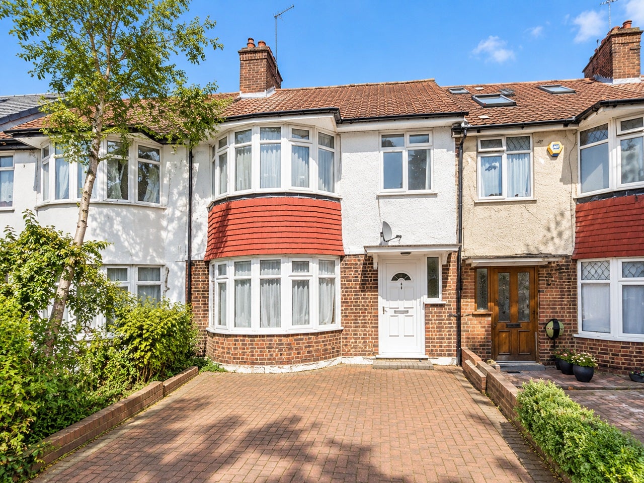 House Eastcote Avenue in Greater London