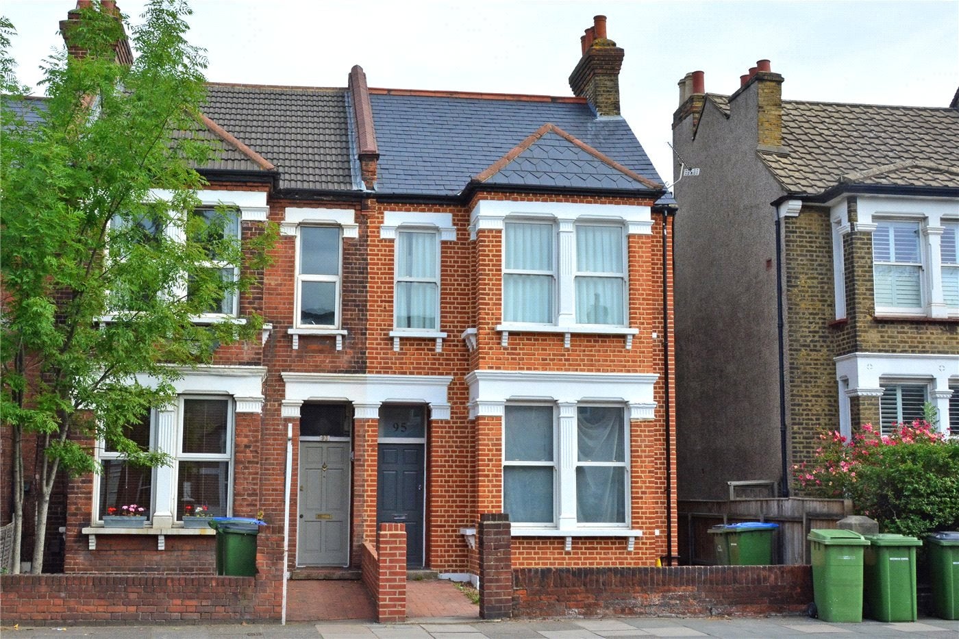 Flat Charlton Road in Greater London