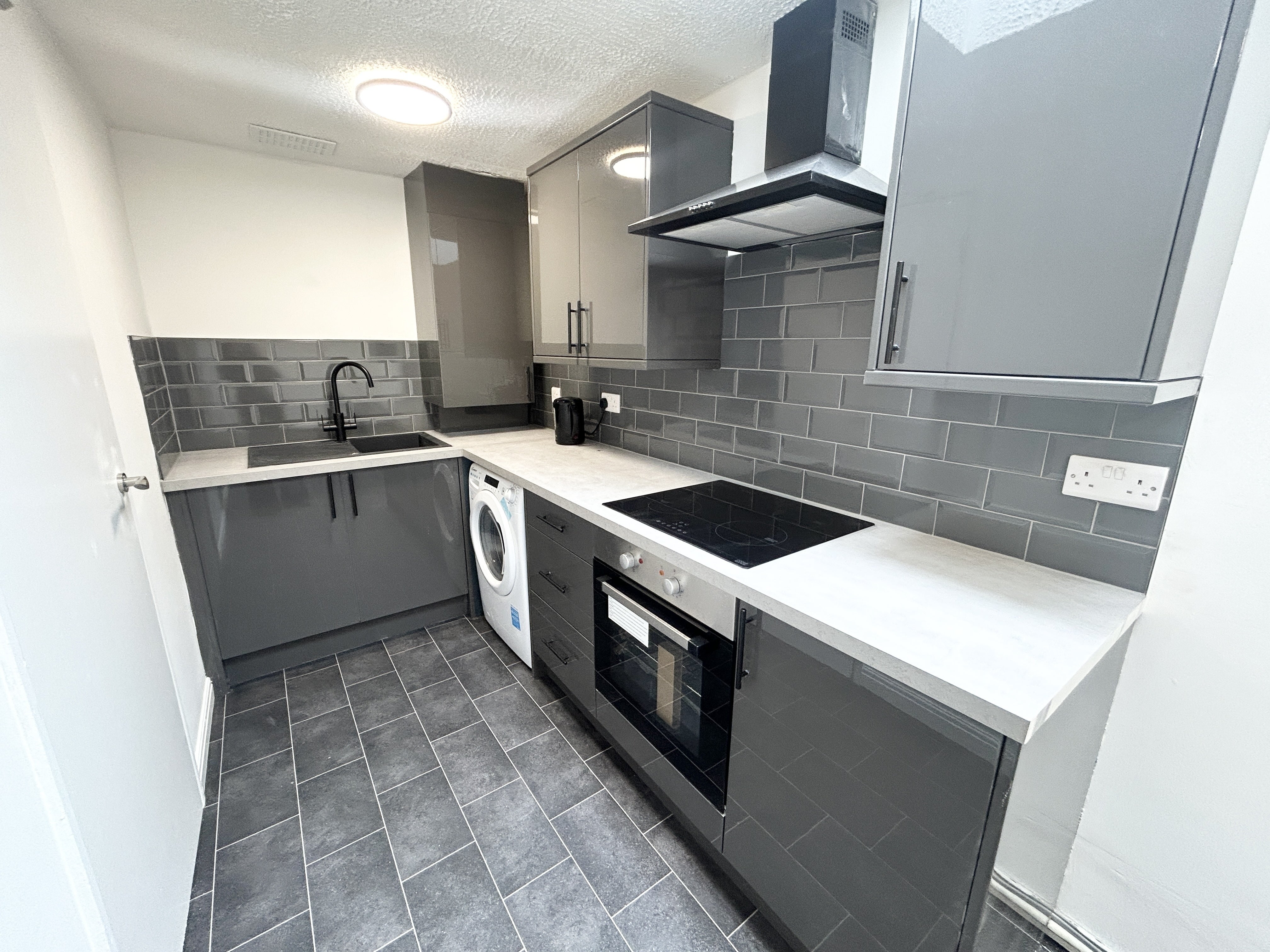 Flat Coldstream Avenue in Manchester