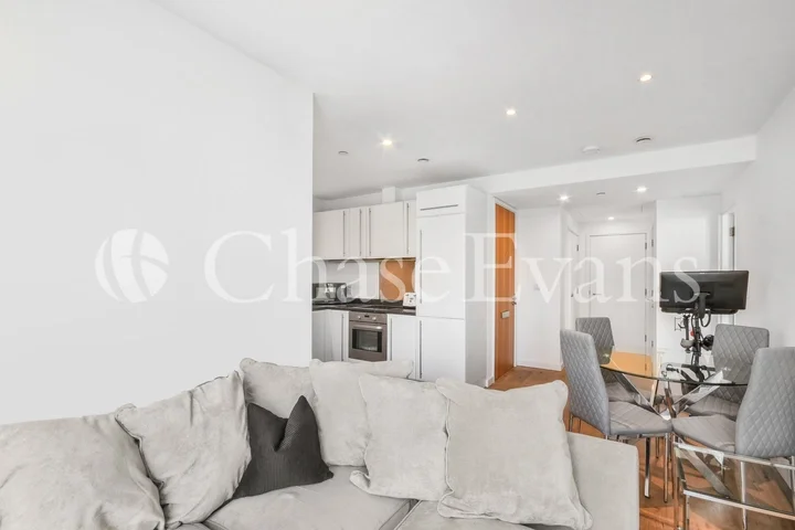 Flat Wollaston Close in Greater London