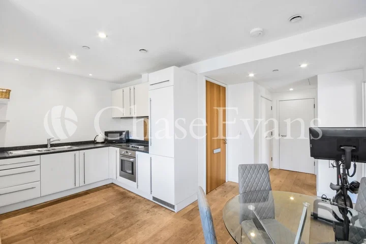 Flat Wollaston Close in Greater London