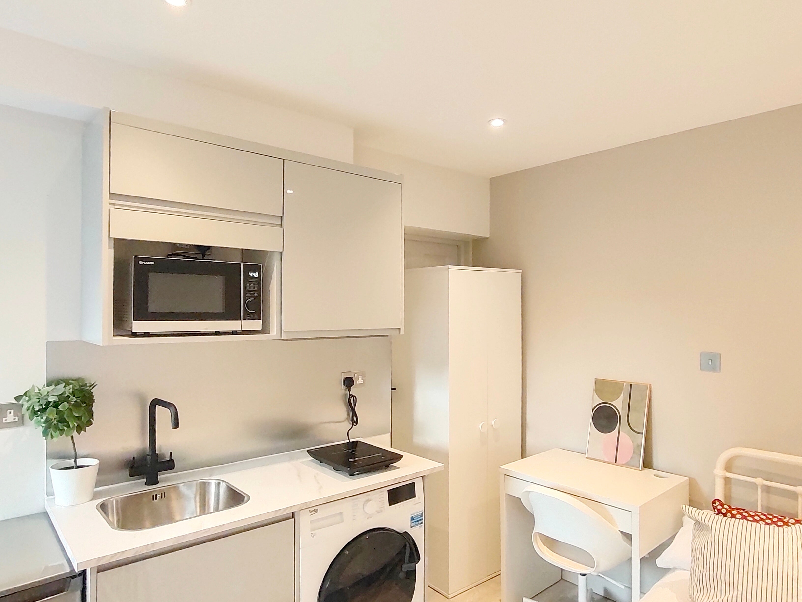 Flat Ernest Street in Greater London