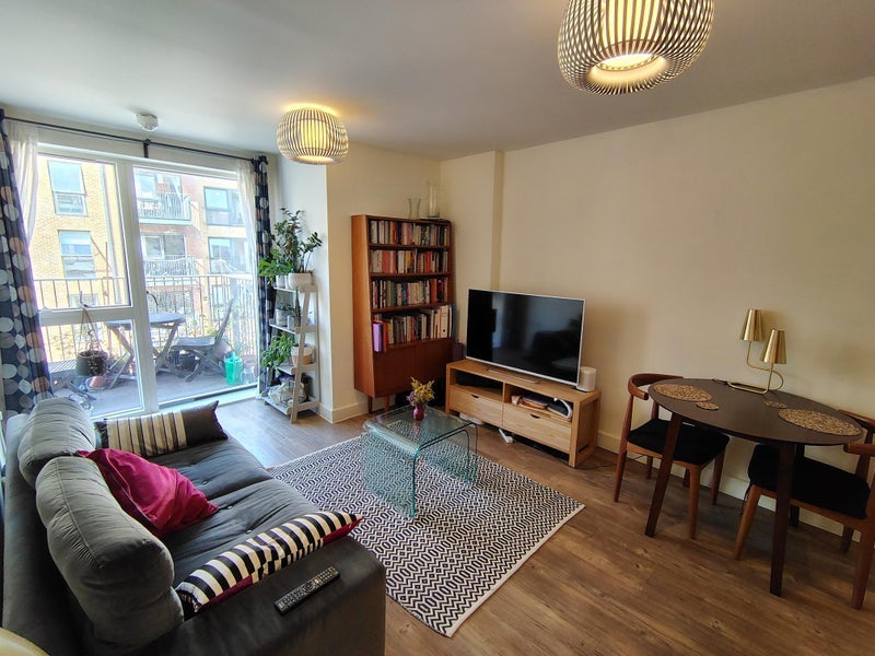 Flat Coldharbour Lane in Greater London
