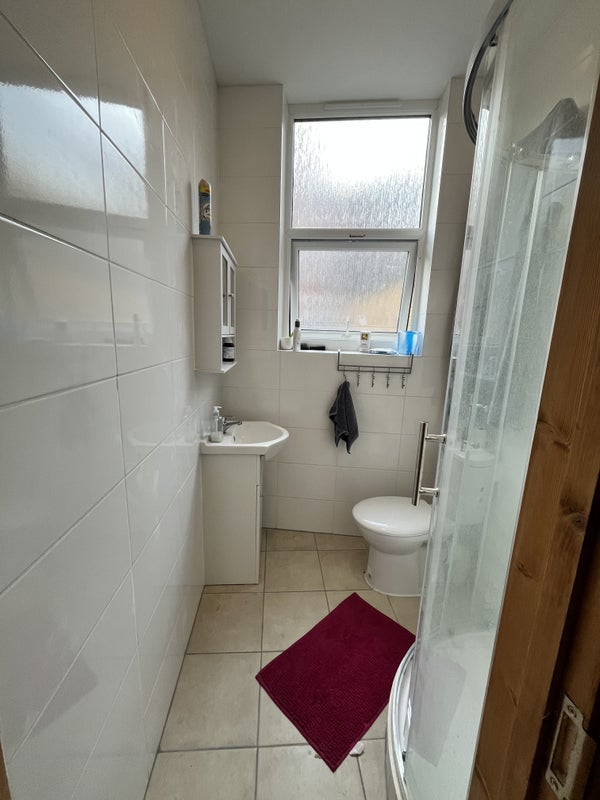 Room Essex Road in Greater London