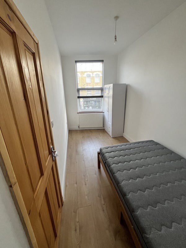 Room Essex Road in Greater London
