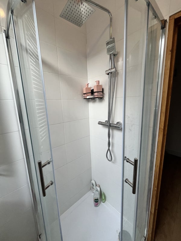 Room Essex Road in Greater London