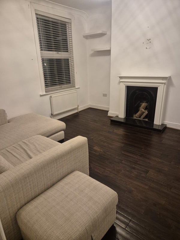 Flat Friern Barnet Road in Greater London