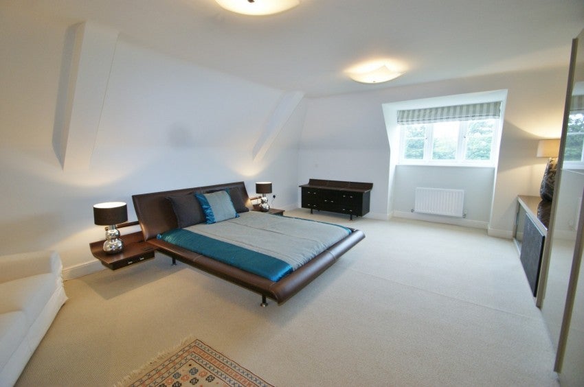Flat Upper Meadow in Gerrards Cross