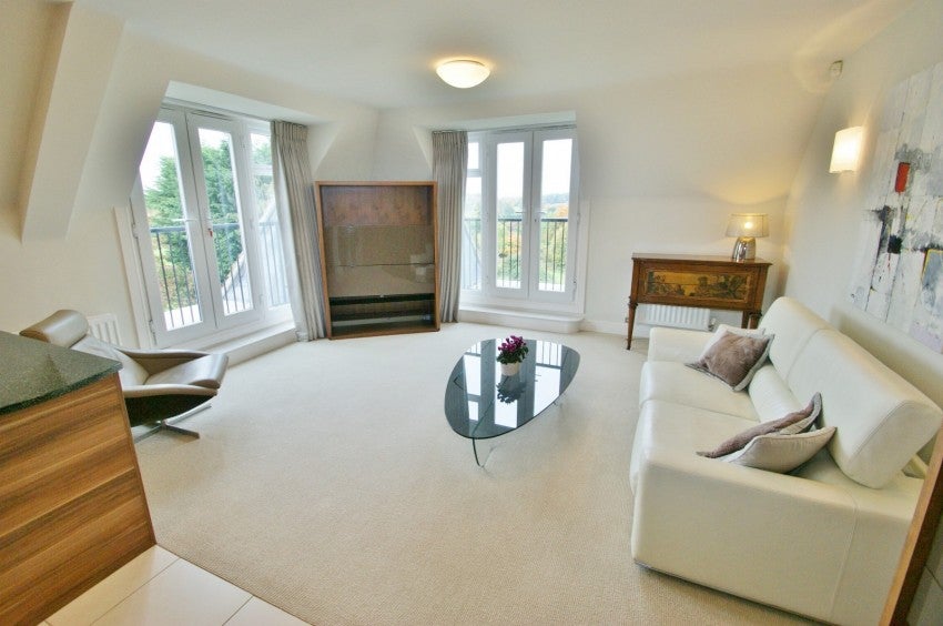 Flat Upper Meadow in Gerrards Cross