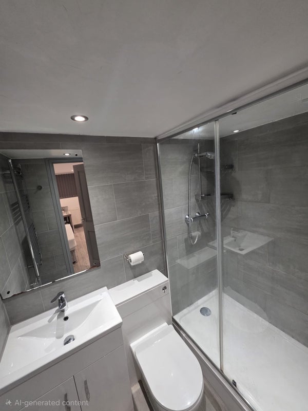 Flat Kirkstall Lane in Leeds