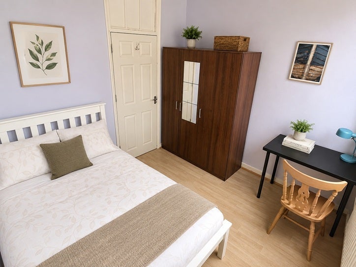 Flat Greenham Close in Greater London