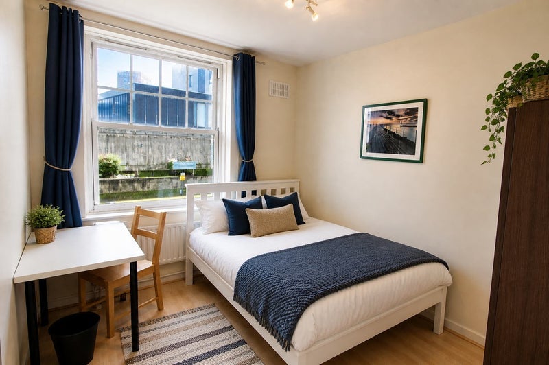 Flat Greenham Close in Greater London