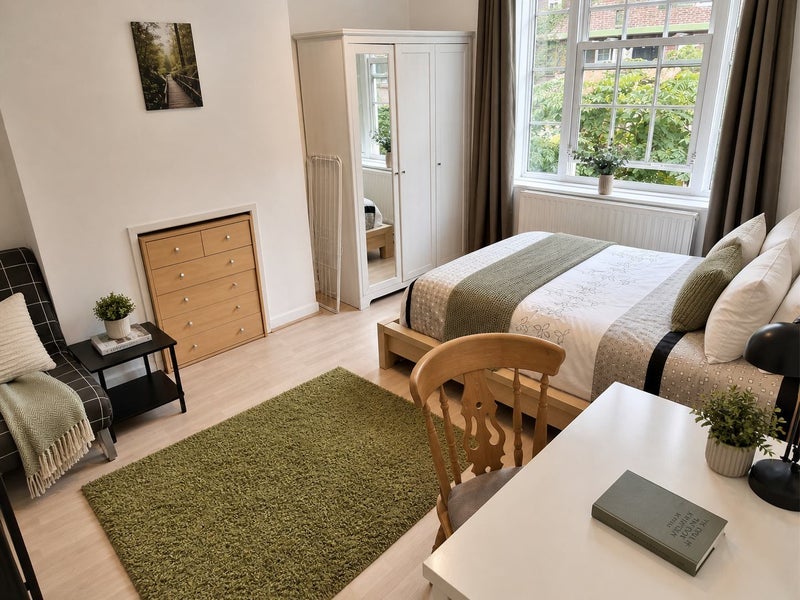 Flat Greenham Close in Greater London
