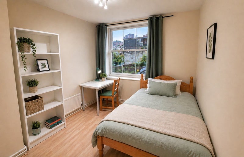 Flat Greenham Close in Greater London
