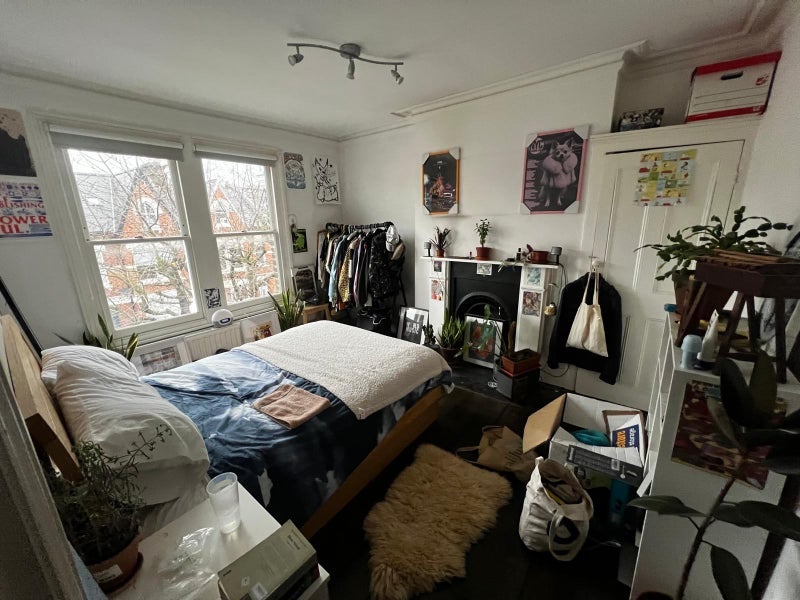 Room Fairbridge Road in Greater London